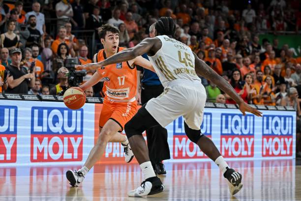 坚决抵制不 坚决抵制不