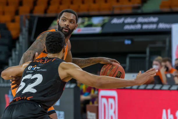 实力强劲的 实力强劲的