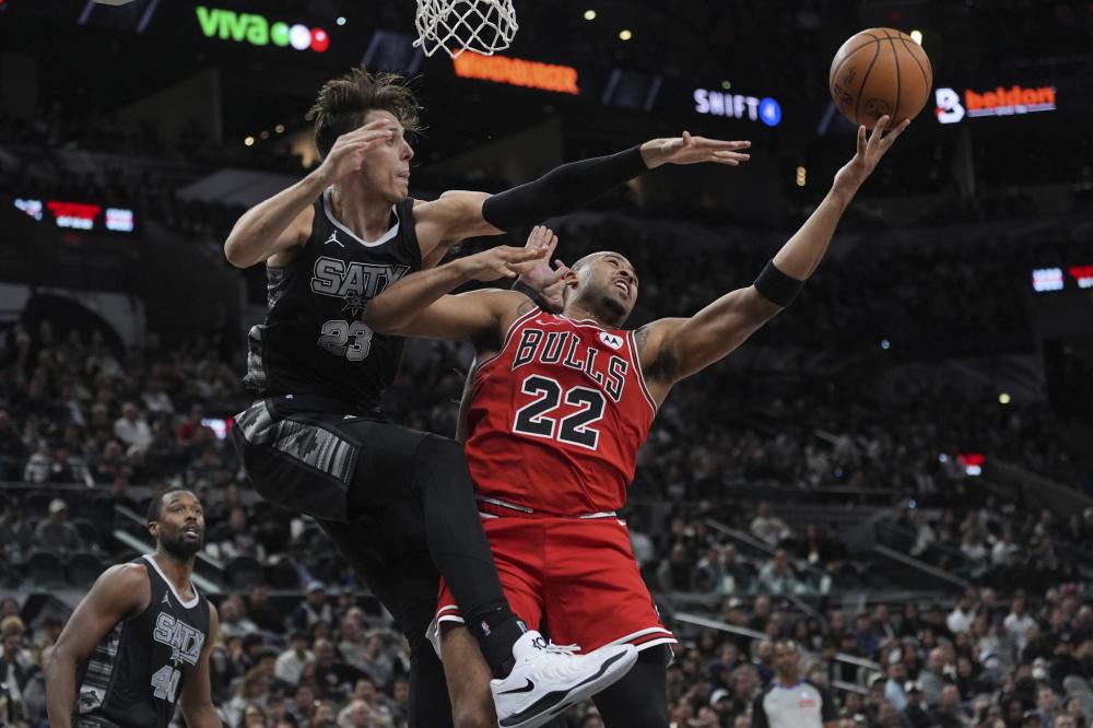 更是在赛场 更是在赛场