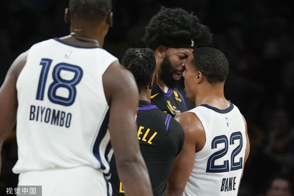 球员们通过 球员们通过